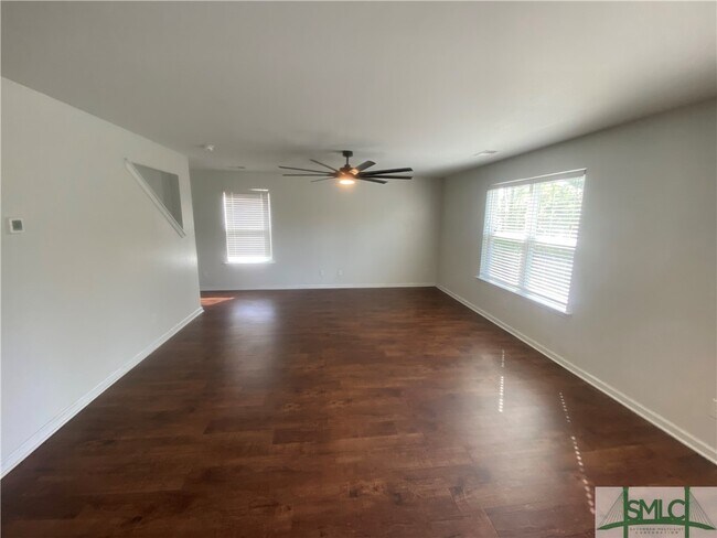 Building Photo - 654 Hogan Dr