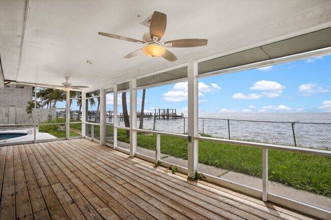 Building Photo - 3943 Bayshore Blvd NE