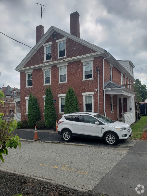 Building Photo - 4 Farnsworth Ct