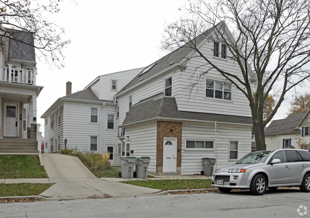 Primary Photo - 2450-2452 N Cramer St