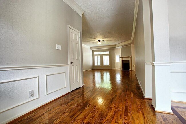 Building Photo - 7919 Wellington Ct S