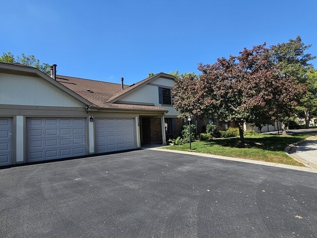 Building Photo - 1120 Woodbury Ln