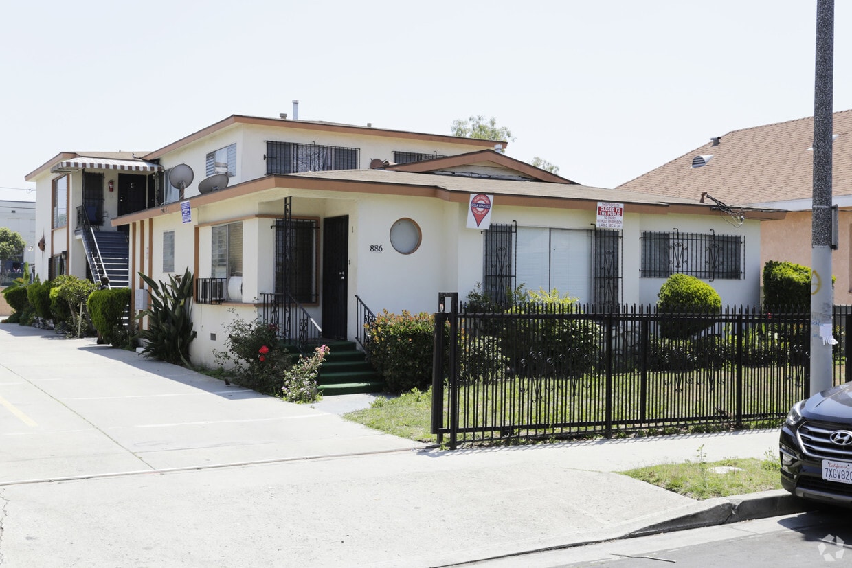 Foto principal - 886-894 E 43rd Pl