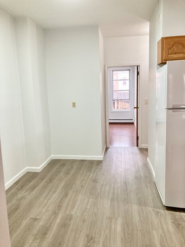 Foto del edificio - 2543 E 24th St