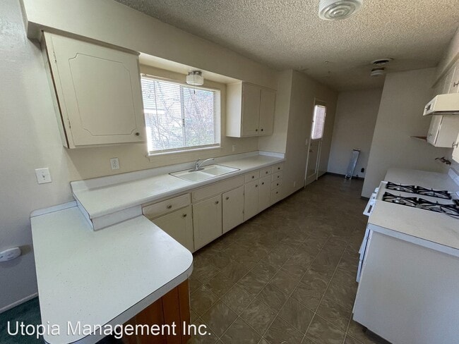 Building Photo - 2 br, 1.5 bath House - 115 Foss Street