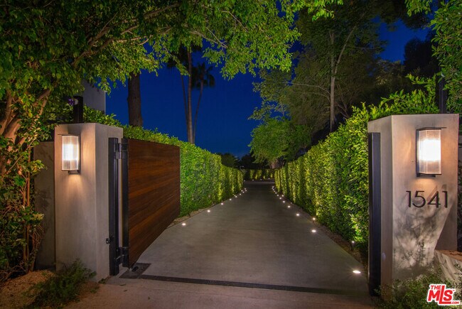 Foto del edificio - 1541 Summitridge Dr