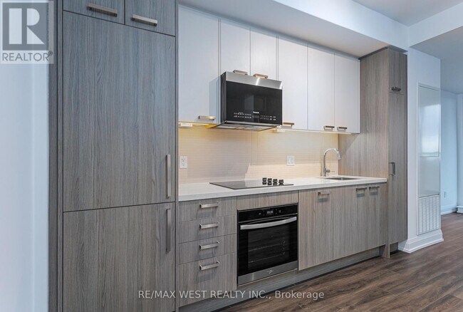 Building Photo - 20 Soudan Ave