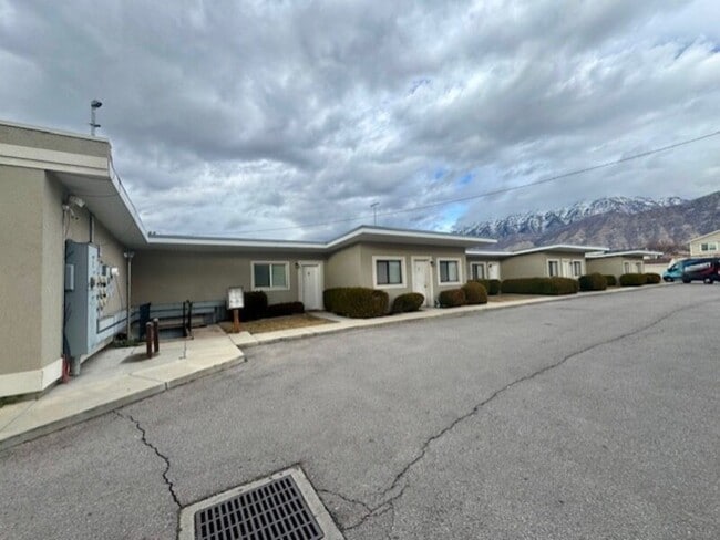 Building Photo - 1643 S State St