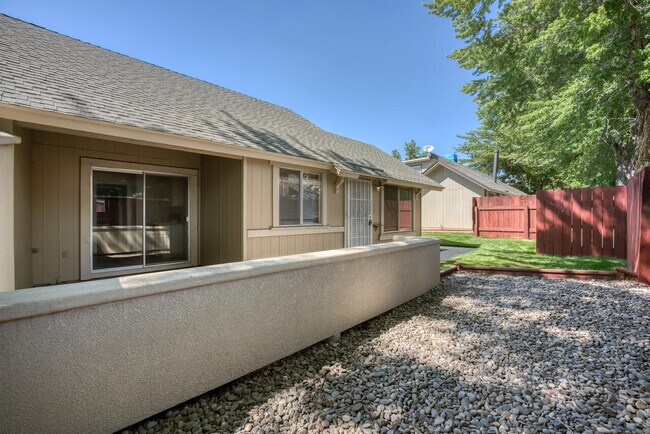 Building Photo - 1641 London Cir