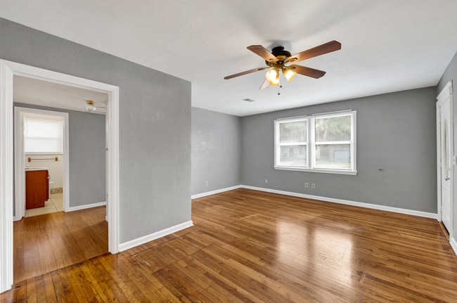 Building Photo - Cozy 3 bedroom home with large yard!