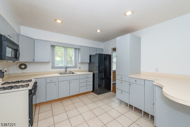 Building Photo - 98 Browertown Rd