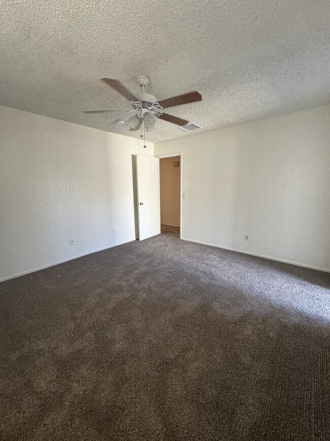 Foto del edificio - Charming 3 Bed, 2 Bath Home on a large late in  Madera Estates Rent