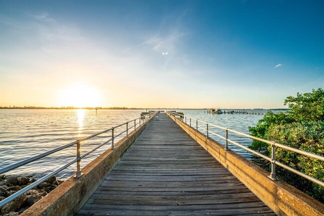 Foto del edificio - 1700 Park St N