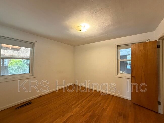 Foto del edificio - 100 Ward Dr