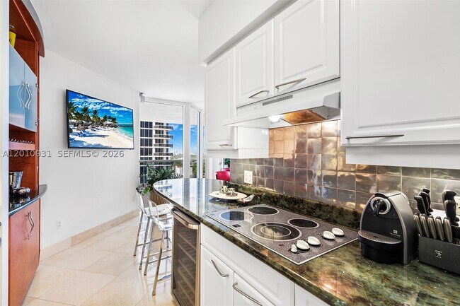 Foto del edificio - 4779 Collins Ave