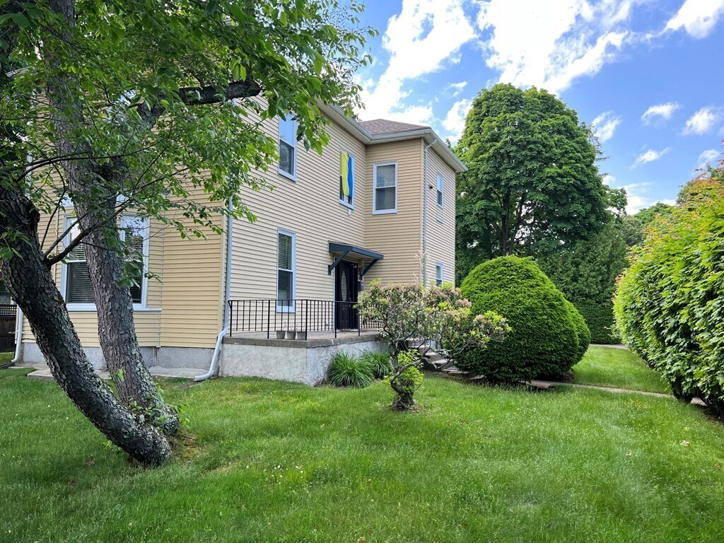 Primary Photo - 143 Lincoln St