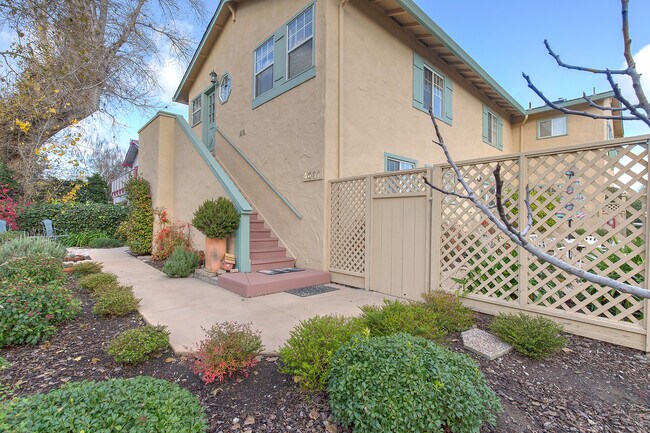 Building Photo - 4031-4033 Fair Oaks Avenue
