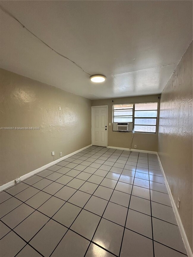 Foto del edificio - 5797 Flagler St