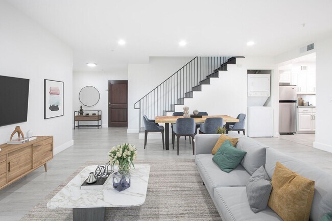 Foto del edificio - 1342 N Highland Ave
