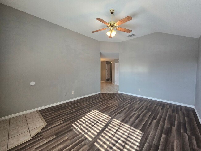 Foto del edificio - 4207 Thunder Creek Dr