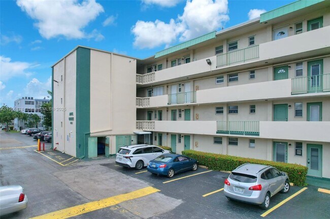 Building Photo - 1333 E Hallandale Beach Blvd