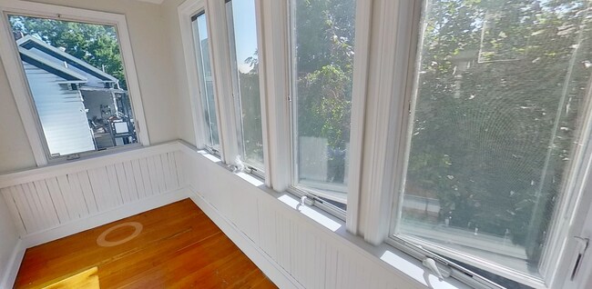 Foto del edificio - Private room in 4 bedroom Somerville Apart...