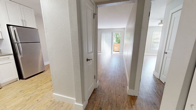 Nuccio - Entrada.jpg - Westshore Palms at Kennedy