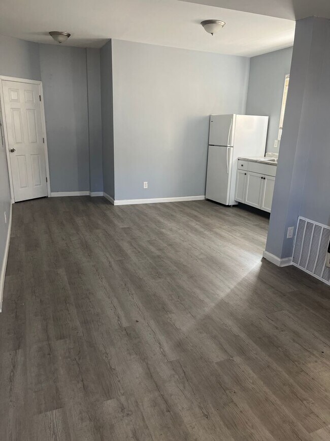 Building Photo - 614 E Jefferson St