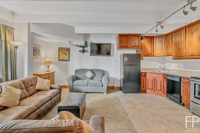 Building Photo - Views of Lake Dillon! Furnished! Hot tub! All Utilities Included!
