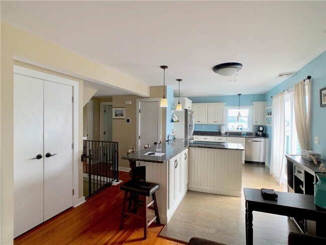 Building Photo - 25 Briarwood Ave