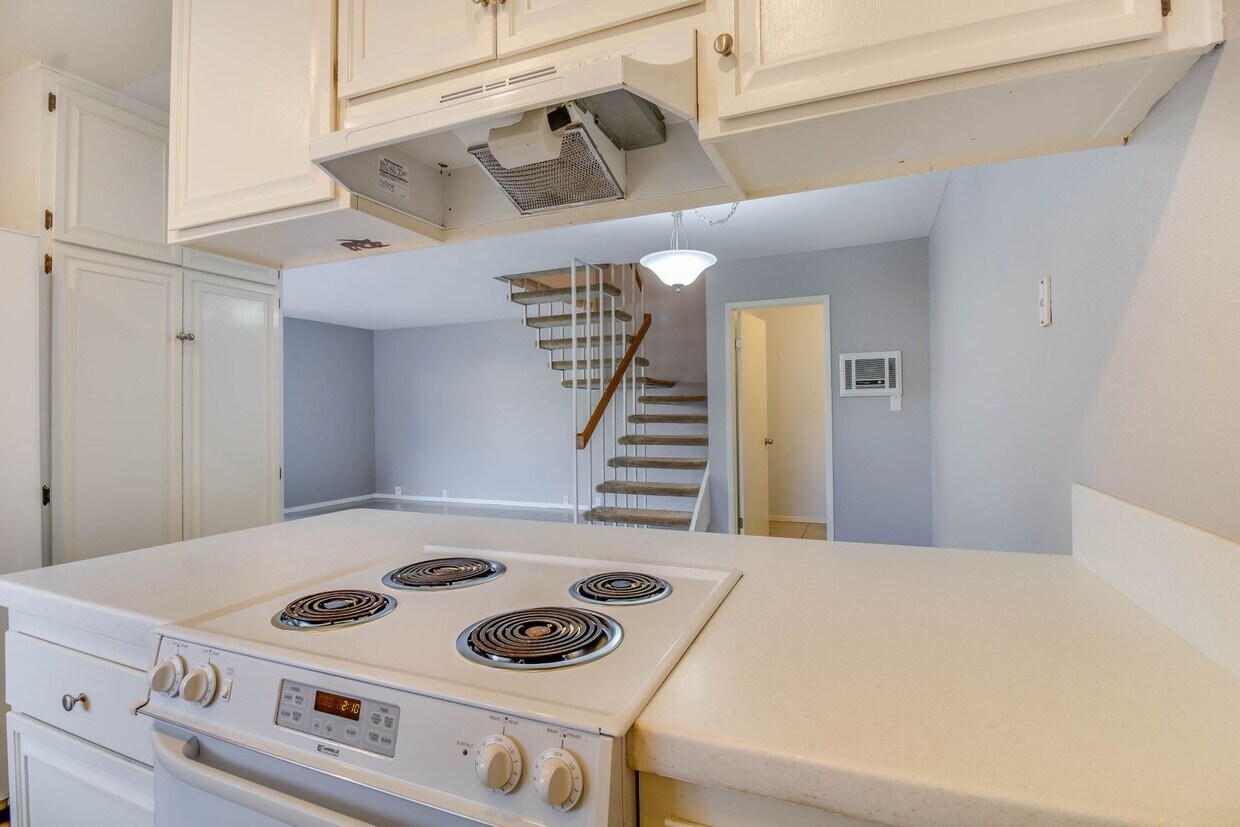 Primary Photo - *** LIGHT & BRIGHT 3 BEDROOM 1.5 BATH HOME...