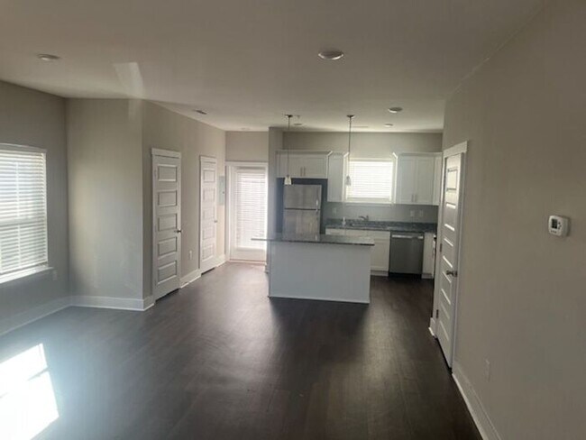 Building Photo - Stylish Spring Hill Townhome – 2 Suites + Open Floor Plan