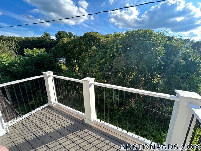 Foto del edificio - 799 Farm Rd