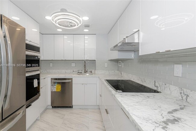 Foto del edificio - 3180 S Ocean Dr