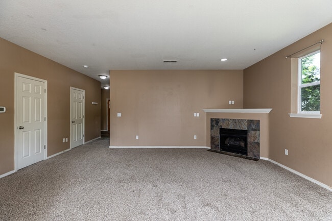 Building Photo - 58992 Greenbrier Loop