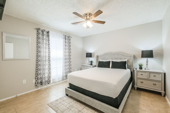 Foto del edificio - 9216 Carousel Ln