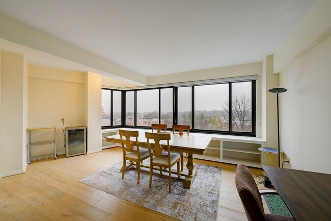 Foto del edificio - Great 1BR in Cathedral Heights! Fully furnished!