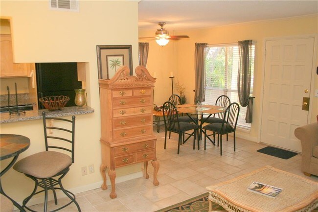 Building Photo - 800 Mallery St