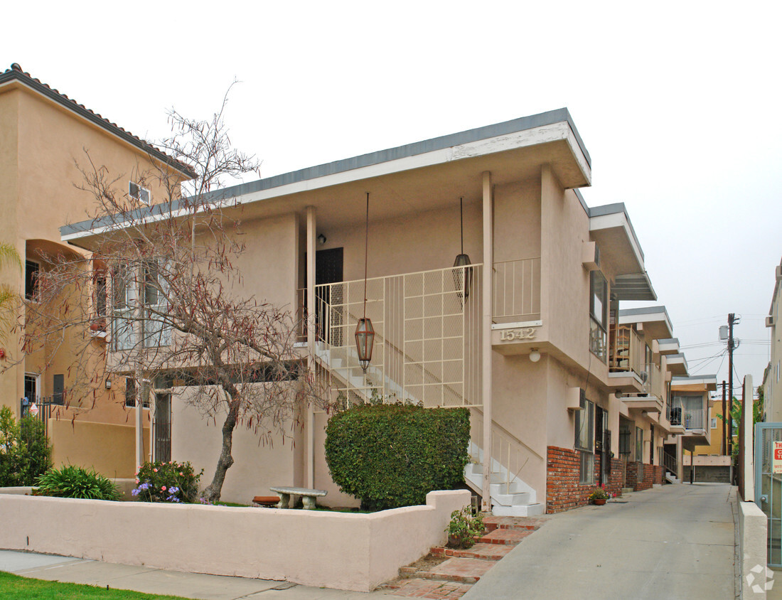 Primary Photo - 1542 Hi Point St