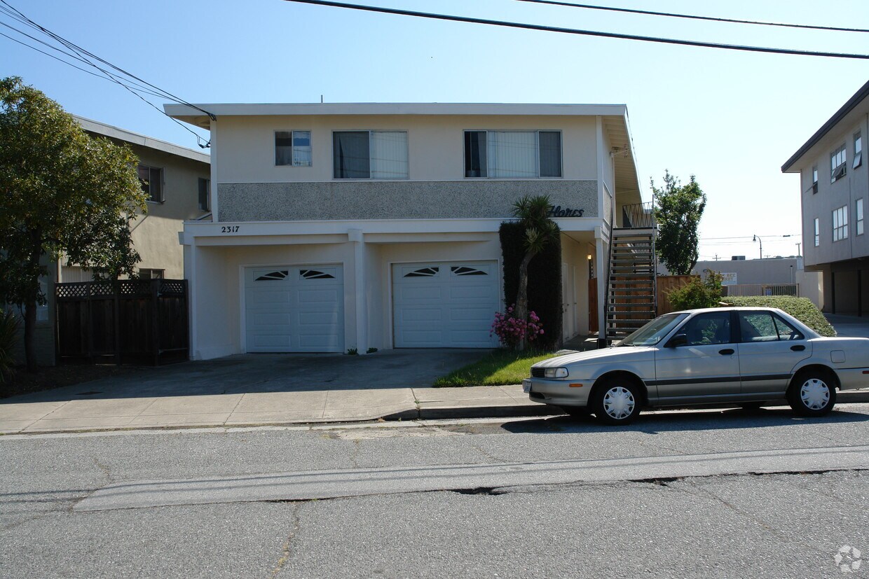 Building Photo - 2317 Flores