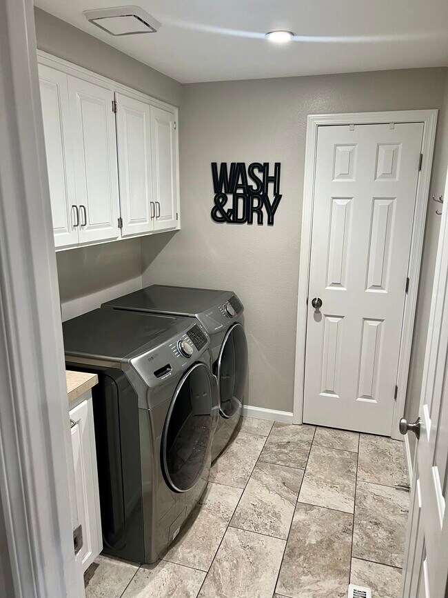 Laundry room - 1332 Westbrook Dr NW