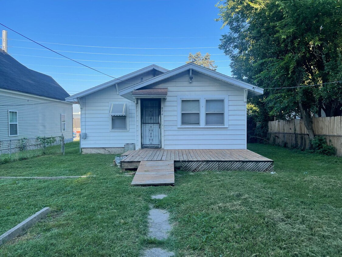 Primary Photo - Newly remodeled 2 bed 1 bath with 1 car ga...