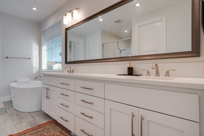 Foto del edificio - Luxury 4 Bedroom Home in Gated El Dorado Hills Community!