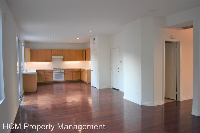 Foto del edificio - 4 br, 2.5 bath House - 15 Birchwood