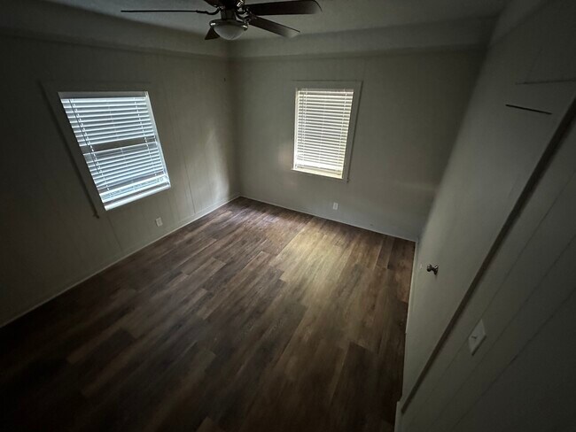 Dormitorio 1 - 505 N 6th St