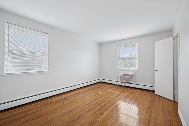 Building Photo - 259 E 28th St