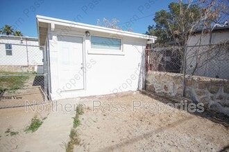 Building Photo - 4416 La Luz Ave