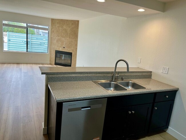 Building Photo - 5104-5112 Cape May Place - 5106