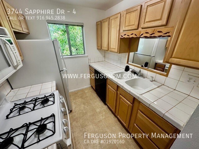 Building Photo - Move In Ready Condo in Auburn with Attache...