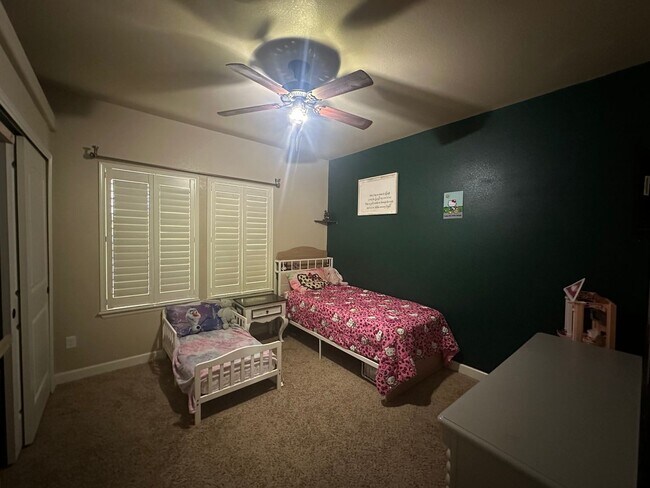 Foto del edificio - 5 Bed 4 Bath Home Just Shy of 4000 sqft!!!